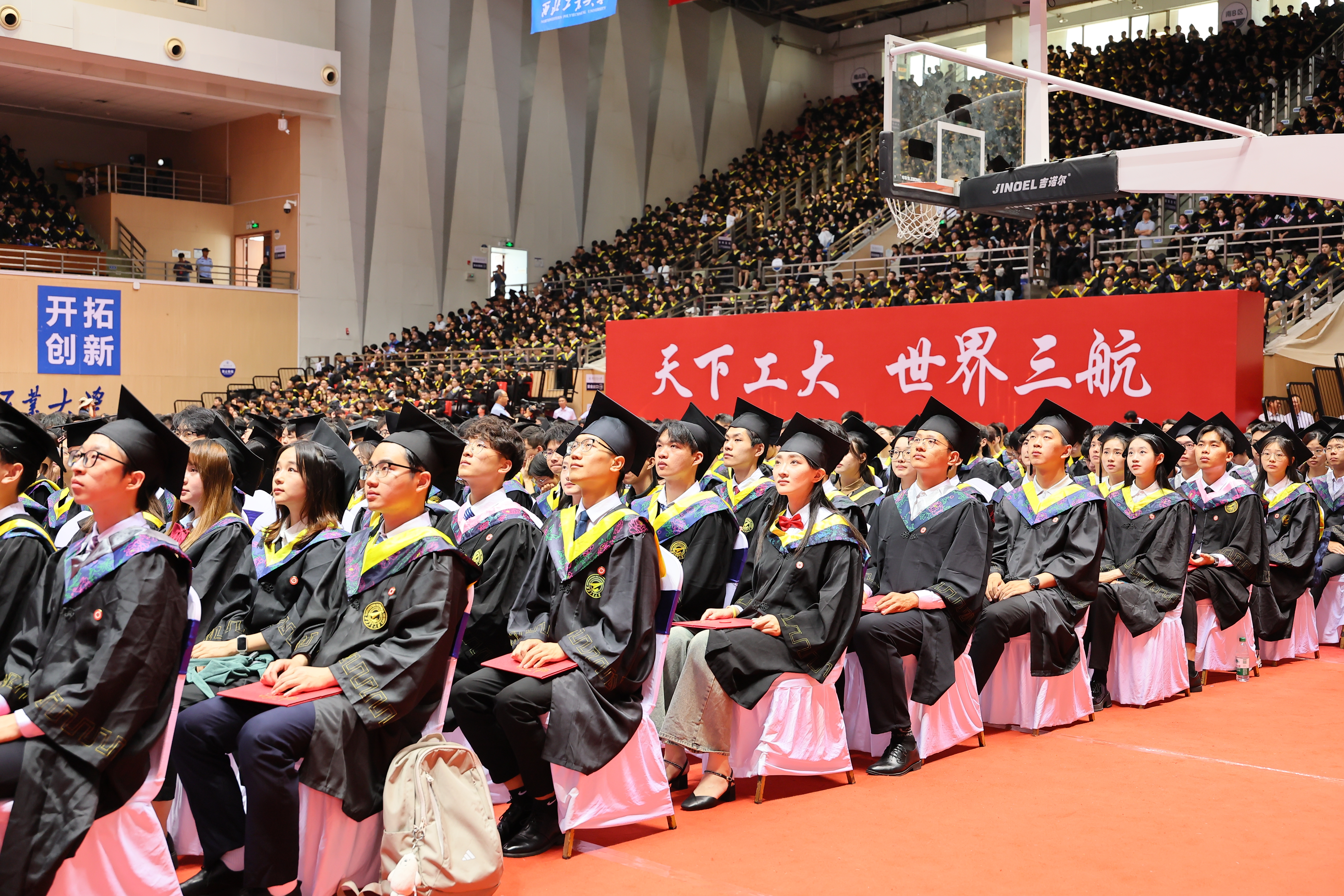 学生特写.JPG