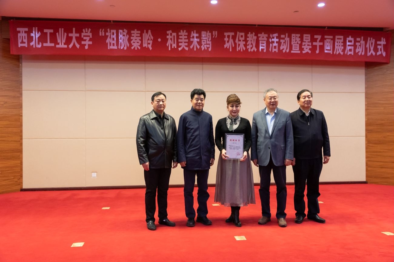 万小朋副书记参加画展启动仪式.jpg
