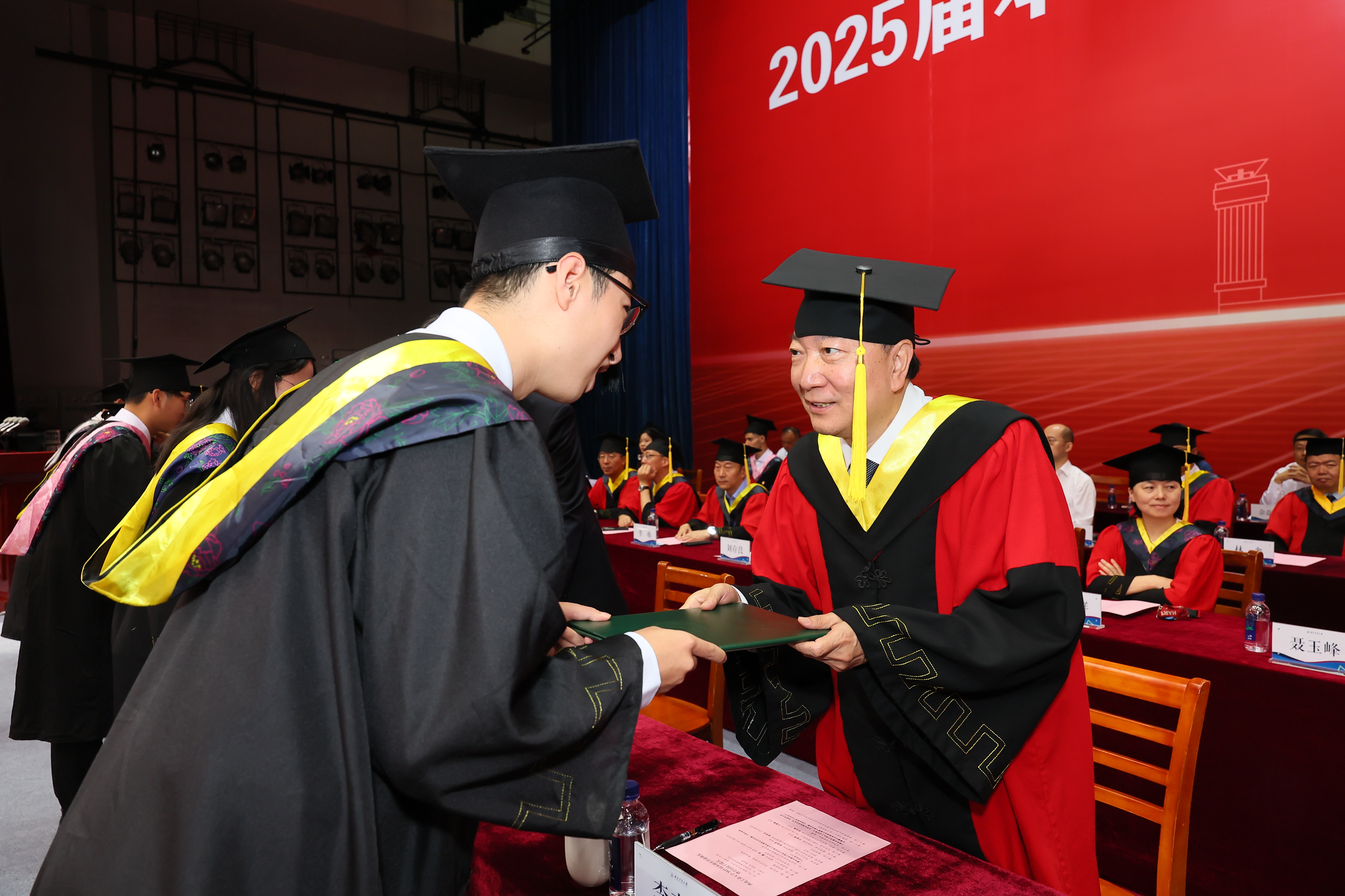 书记颁证2.JPG