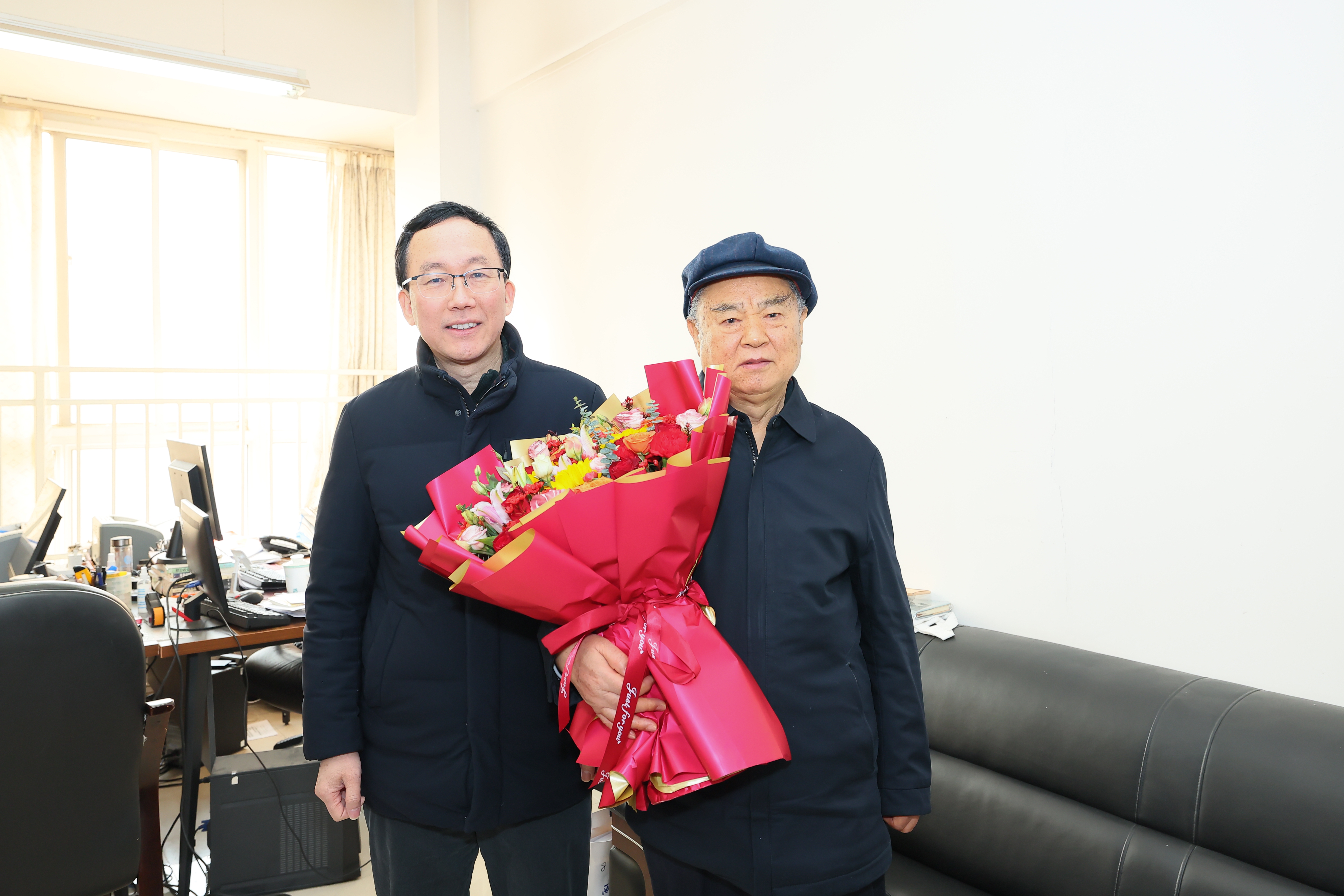 副校长 张卫红看望原二院(航天学院)退休教授 李言俊 (4).JPG undefined